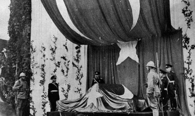 Atasını sonsuzluğa uğurlayan halk...